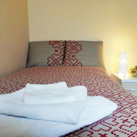 Apartamentos Decada Малага Стая снимка
