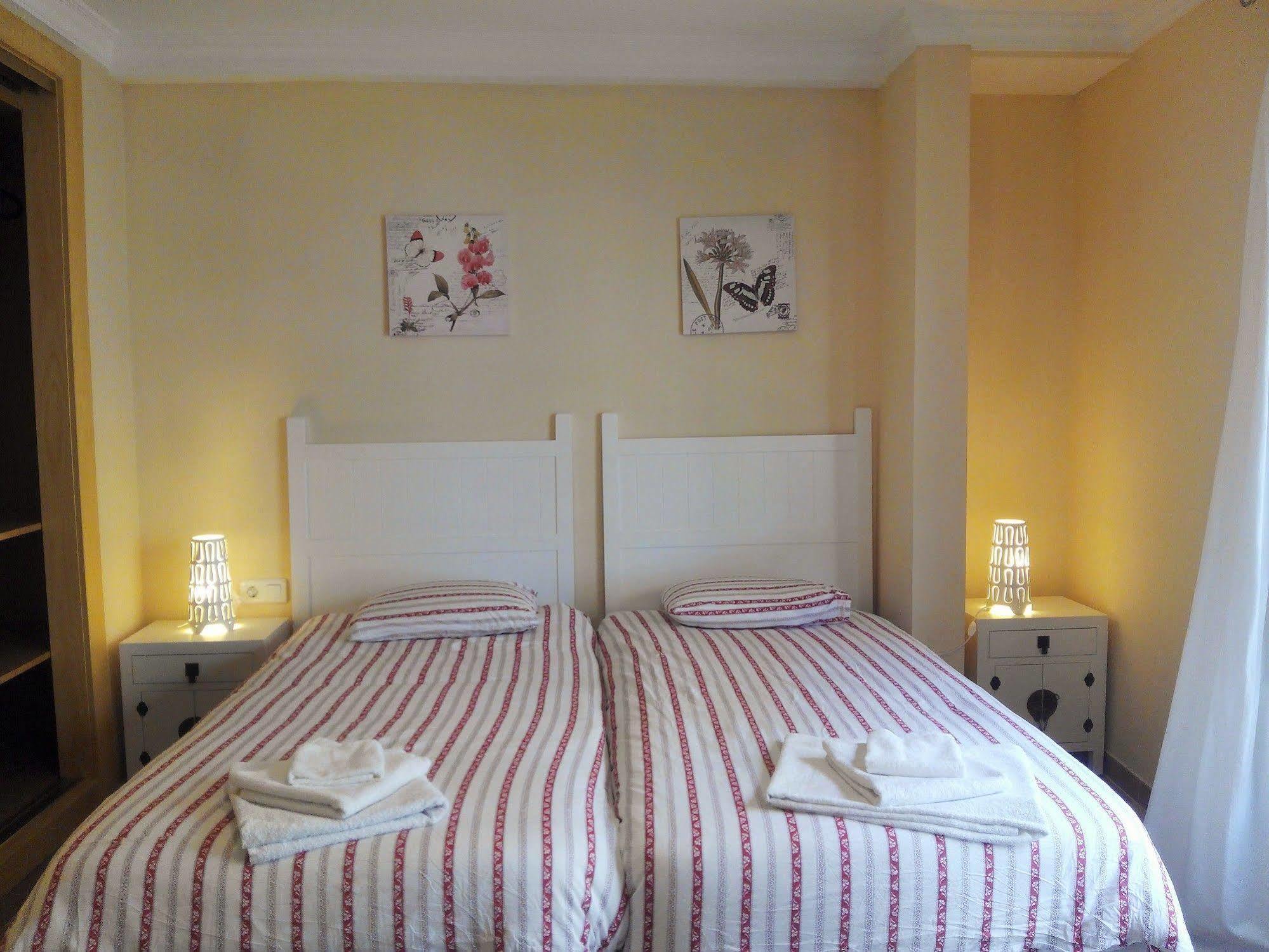 Apartamentos Decada Малага Екстериор снимка