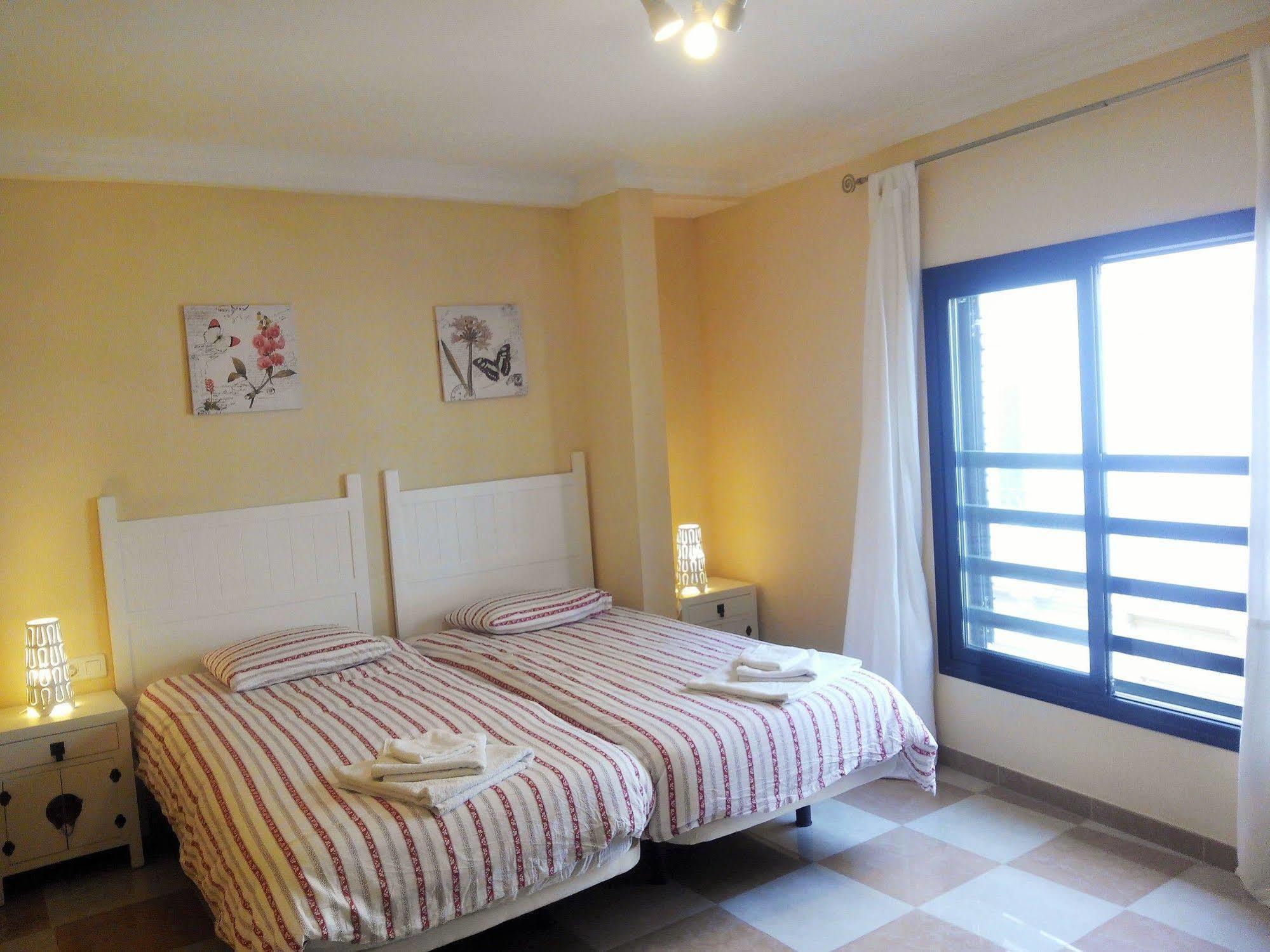 Apartamentos Decada Малага Екстериор снимка