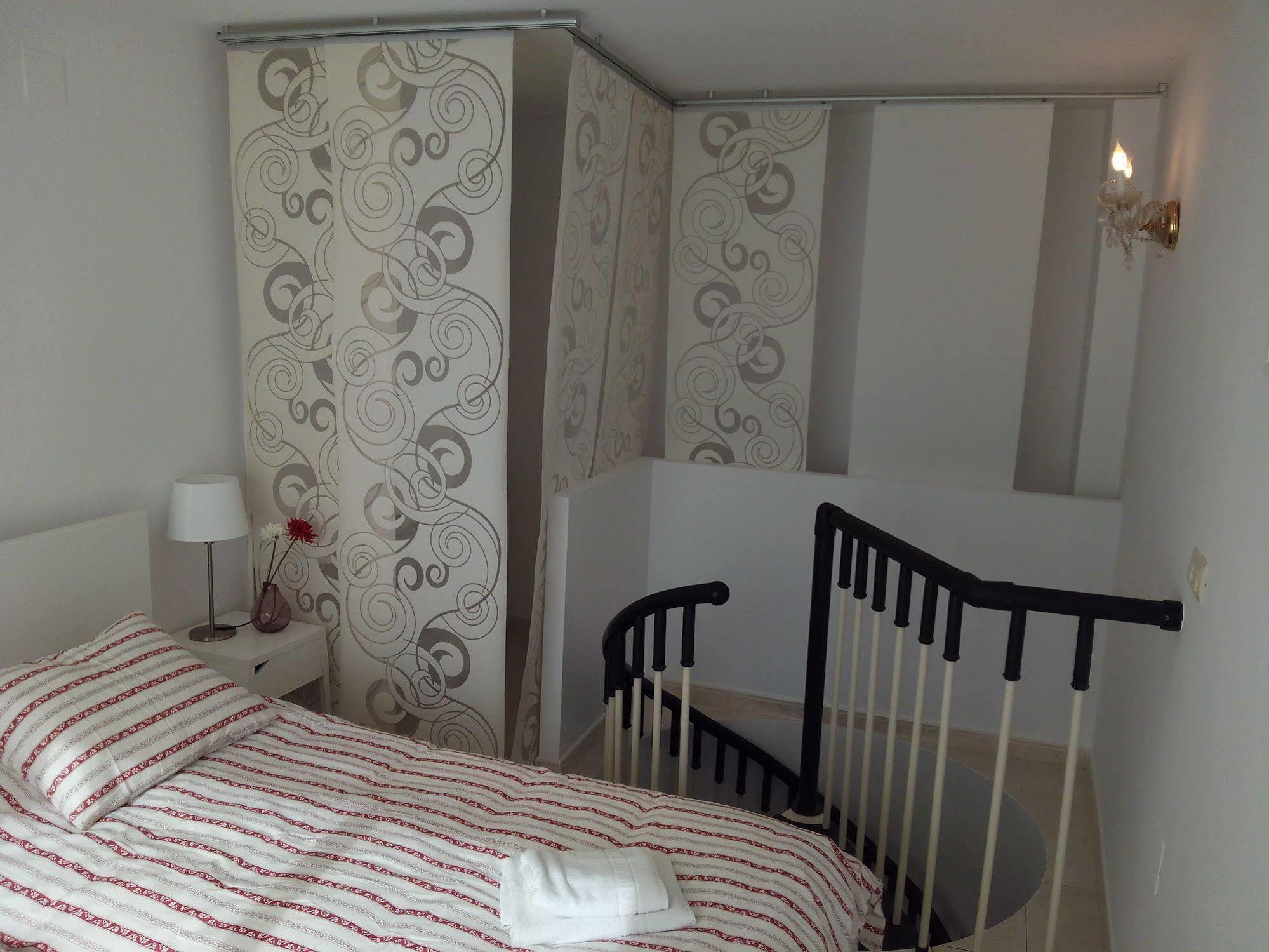 Apartamentos Decada Малага Екстериор снимка