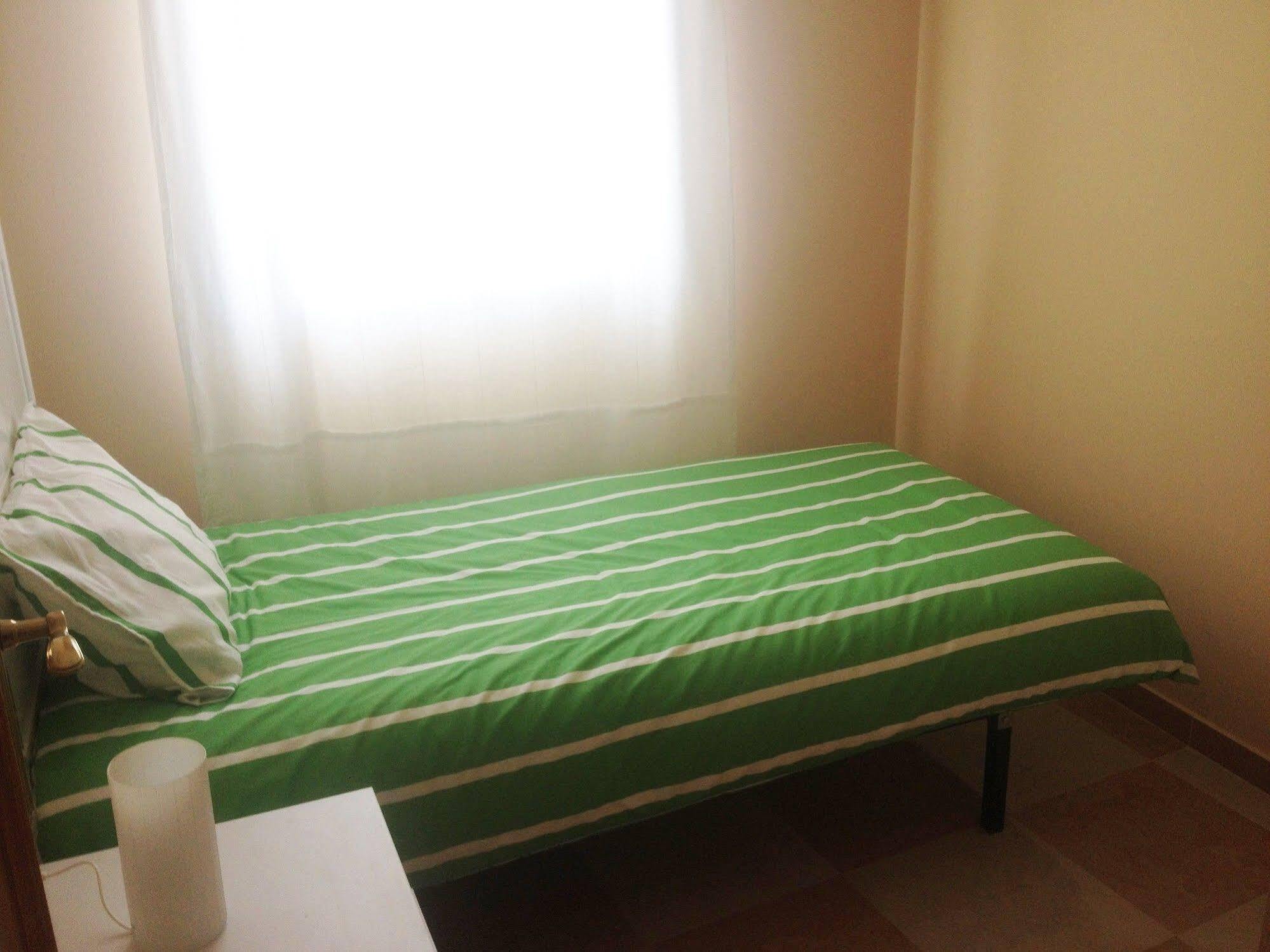 Apartamentos Decada Малага Екстериор снимка